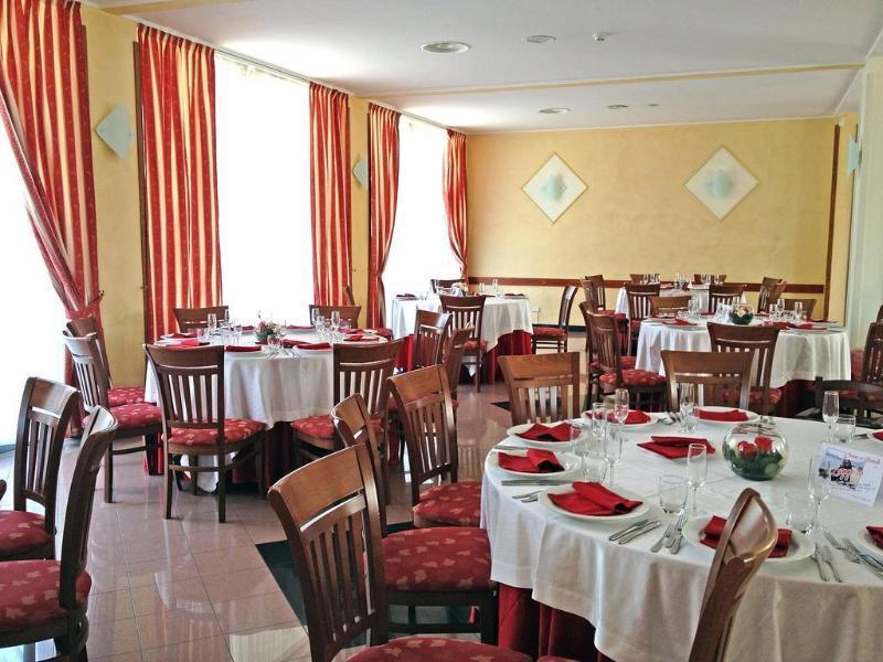 Hotel River Palace Террачина Экстерьер фото