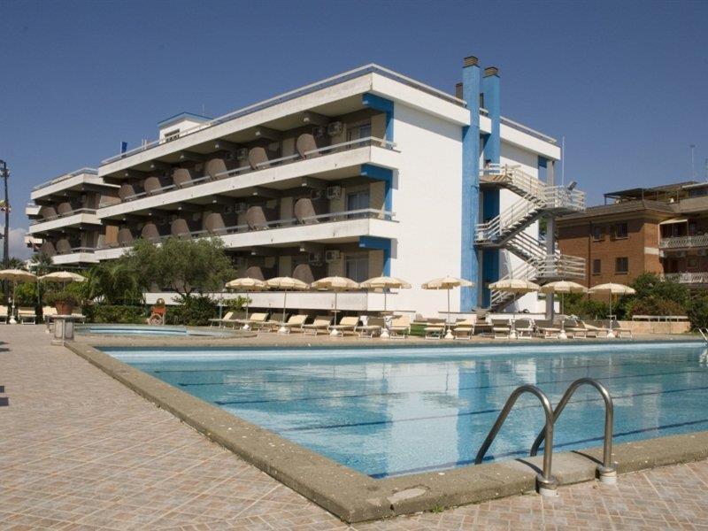 Hotel River Palace Террачина Экстерьер фото