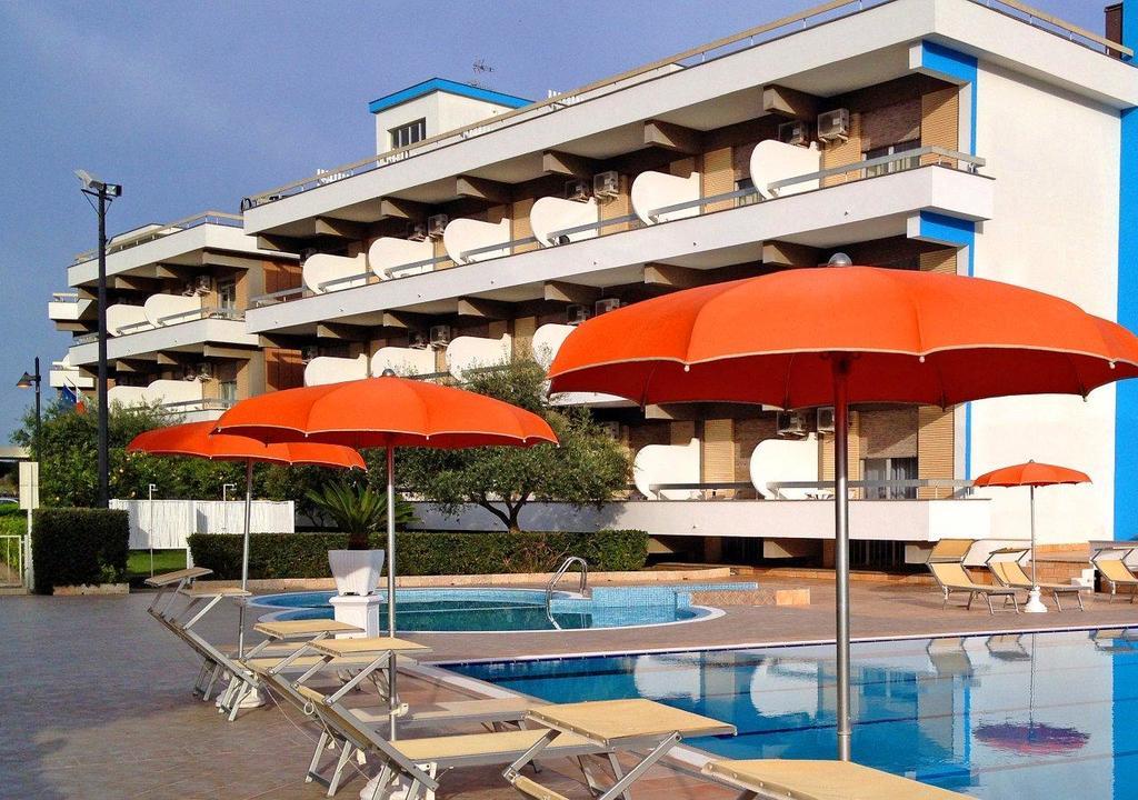 Hotel River Palace Террачина Экстерьер фото